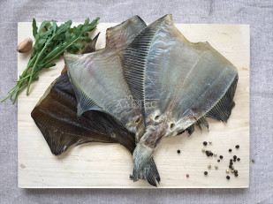 Картофель «Бруто» черный перец 130 гр.: Камбала камчатская вяленая без икры