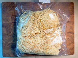 Сырный продукт ФЕРМЕРСКИЙ паутинка  укроп/чеснок: Сырный продукт ФЕРМЕРСКИЙ паутинка копченый