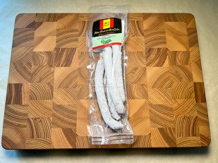 Ухо целое с чесноком (150 гр.): Колбаски сыровяленые Mini Fuet 