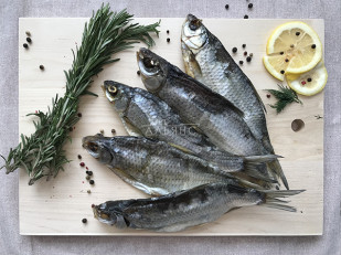 Камбала камчатская вяленая с икрой: Вобла вяленая астраханская крупная