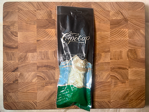 Сыр 100 гр ГОРНЫЙ СЫРОВАР (Косичка с укропом и чесноком) в Санкт-Петербурге