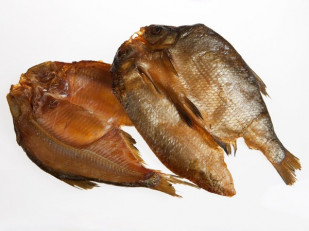 Жерех (бабочка) холодного копчения: Карась холодного копчения